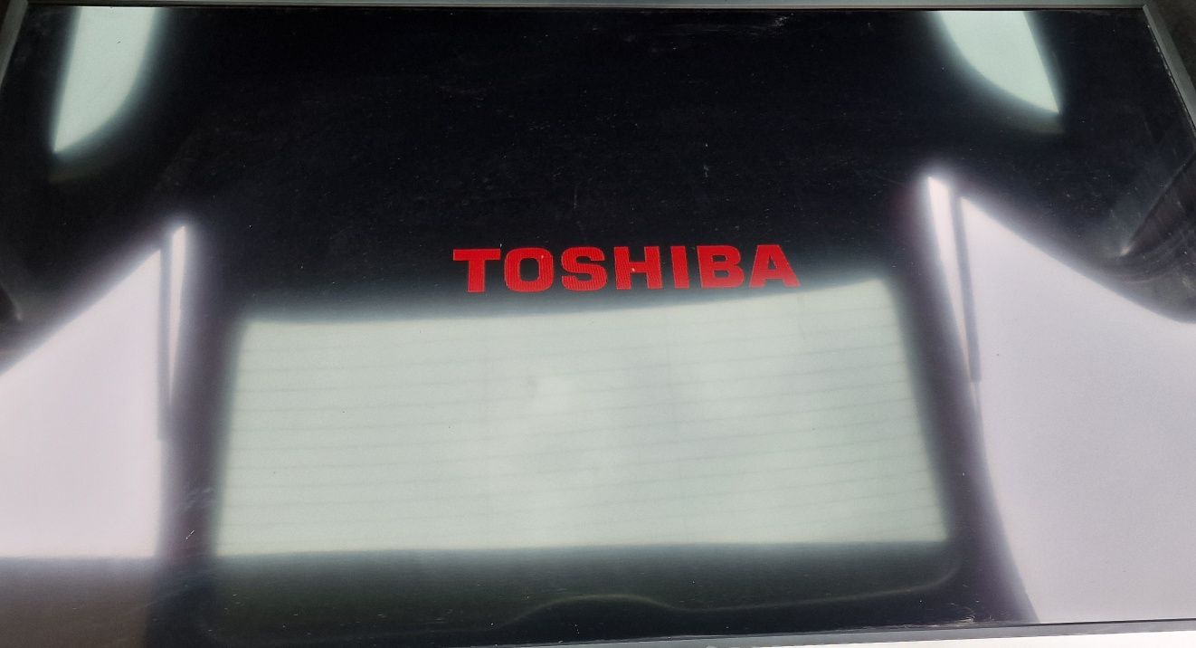 Smart TV Toshiba 50" с повреда