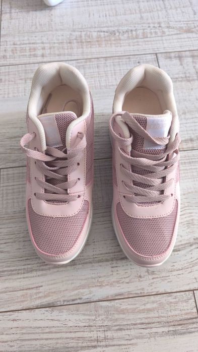 Нови дамски маратонки