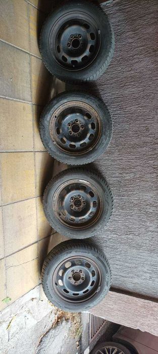 Продавам зимни гуми 16 цола с оригинални джанти за BMW E 46