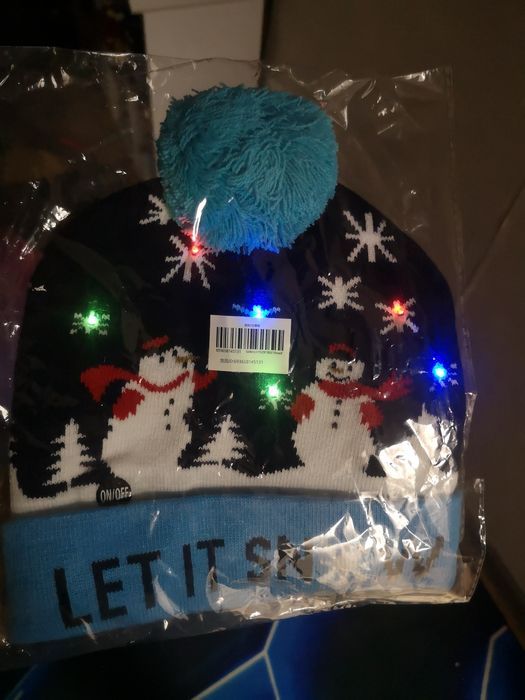 Светящяя я новогодняя шапка