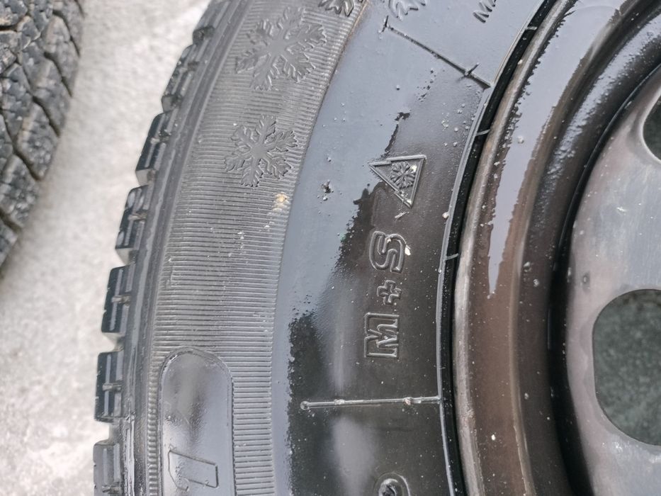 De vânzare 4 cauciucuri cu jantă 150 bucata