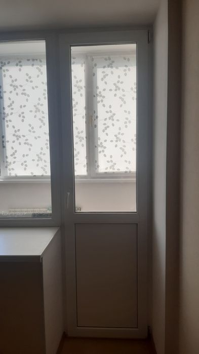 Продается  палстиковое окно с дверью