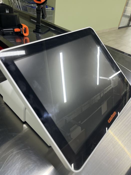 UMAG с моноблоком и оборудованием для торговли