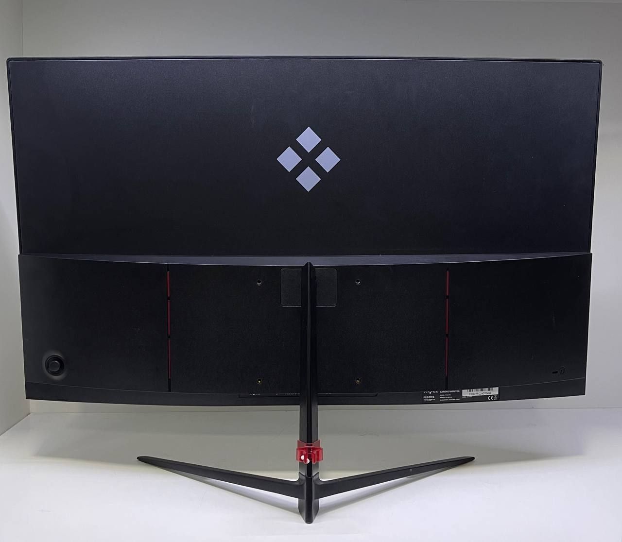 Monitor Pixel 180 hz zo'r holatda aybi yoq ishlashi zo'r