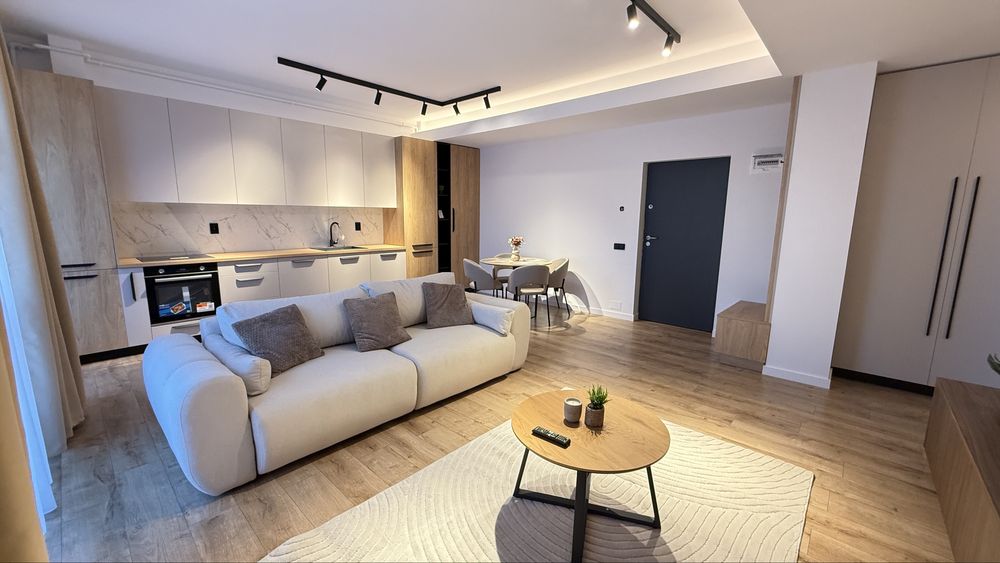 Persoana fizica vand Apartament 2 cam Lux,zona VIVO str Razoare