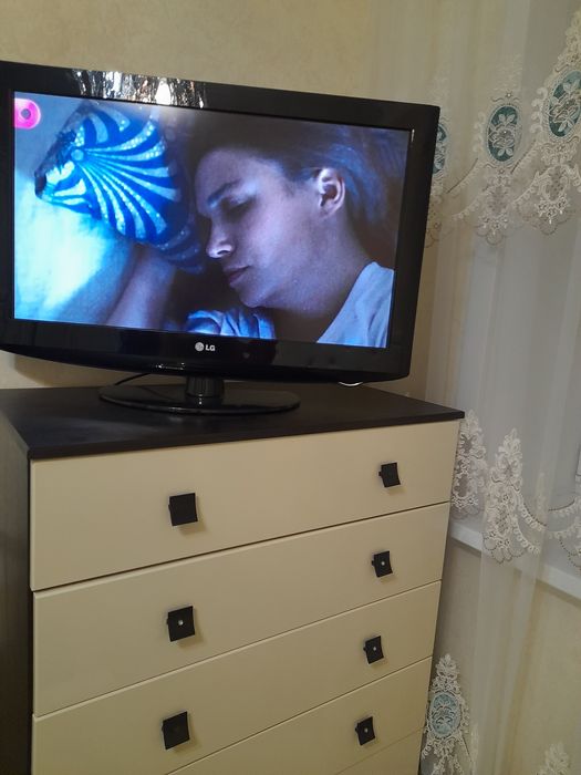 Телевизор  LG, камод для белья