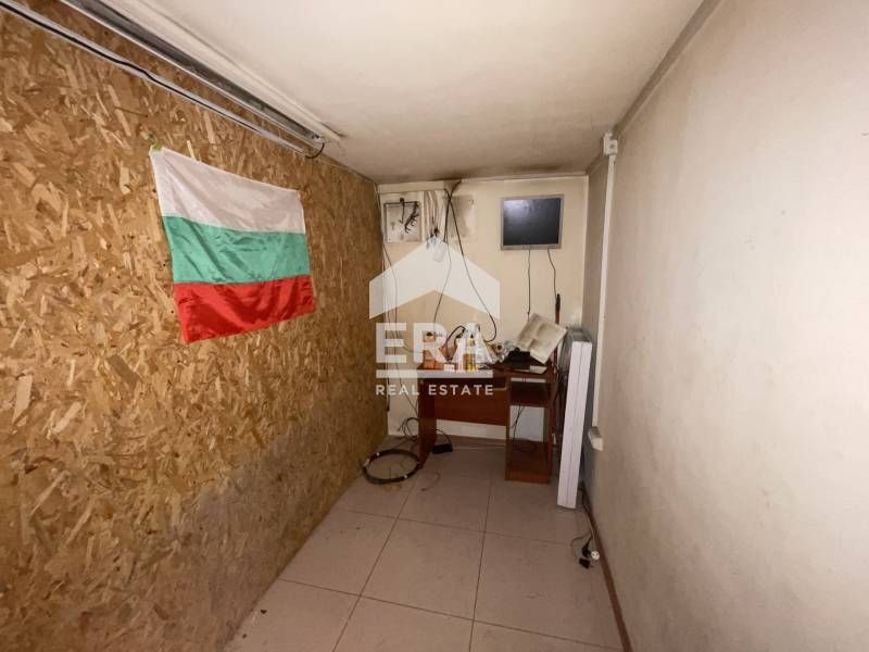 Партерно просторно помещение под наем, в тухлена сграда, Лятно кино Тр