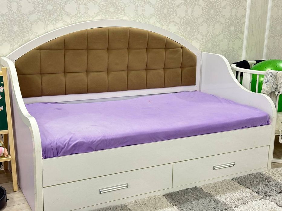 Продается детская акриловая мебель кровать и шкаф