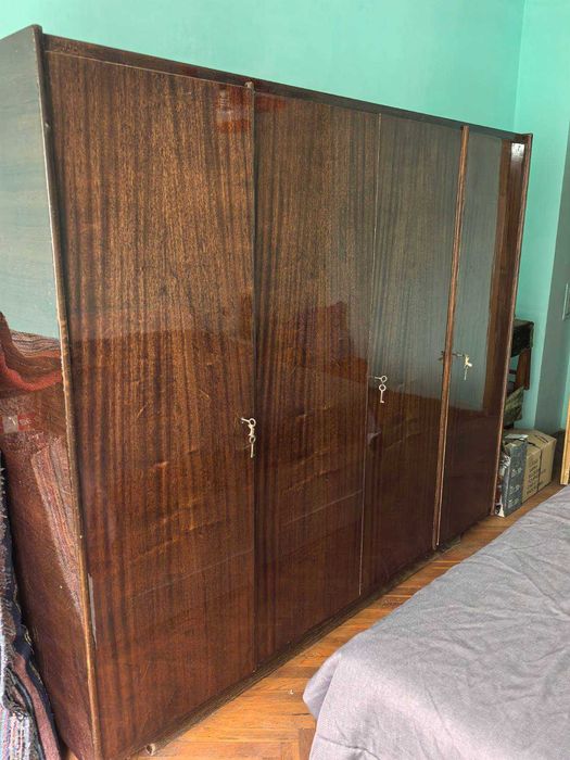 Четирикрилен гардероб