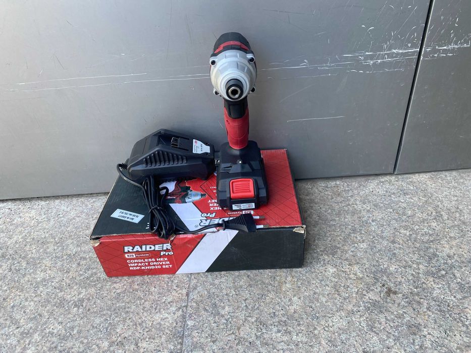 Помпа водна 850W 1" max 120L/min RD-WP158/	R20 Винтоверт ударен Hex/