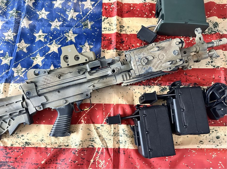 Replica LMG Airsoft M249 cu upgradeuri