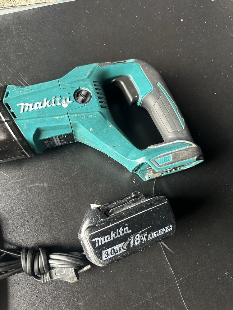 Акомулаторен саблен трион Makita DJR186