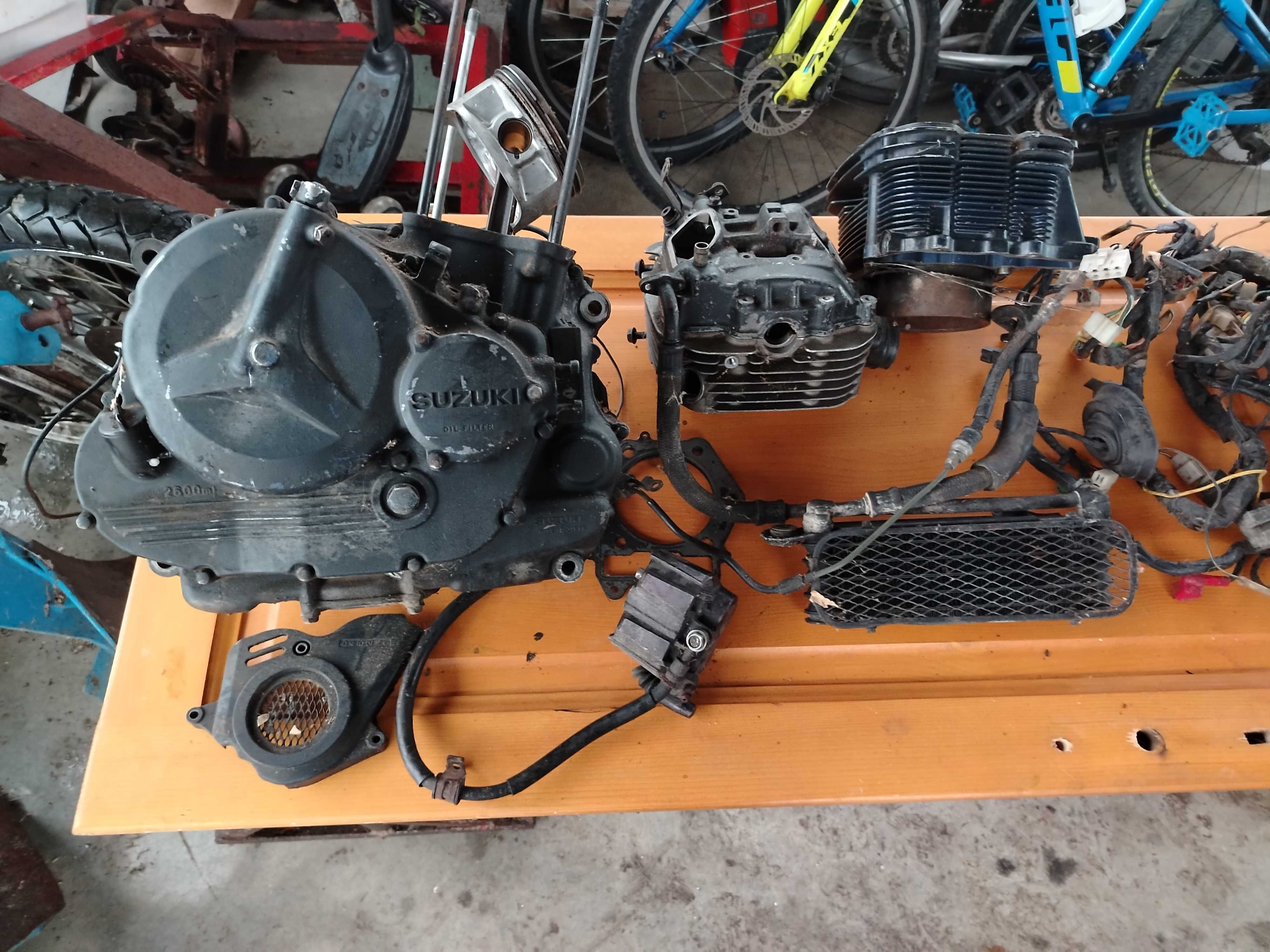 Suzuki dr на  части