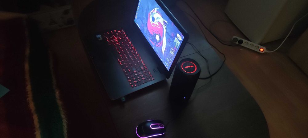Лаптоп Asus + Bluetooth колонка Zealot + мишка