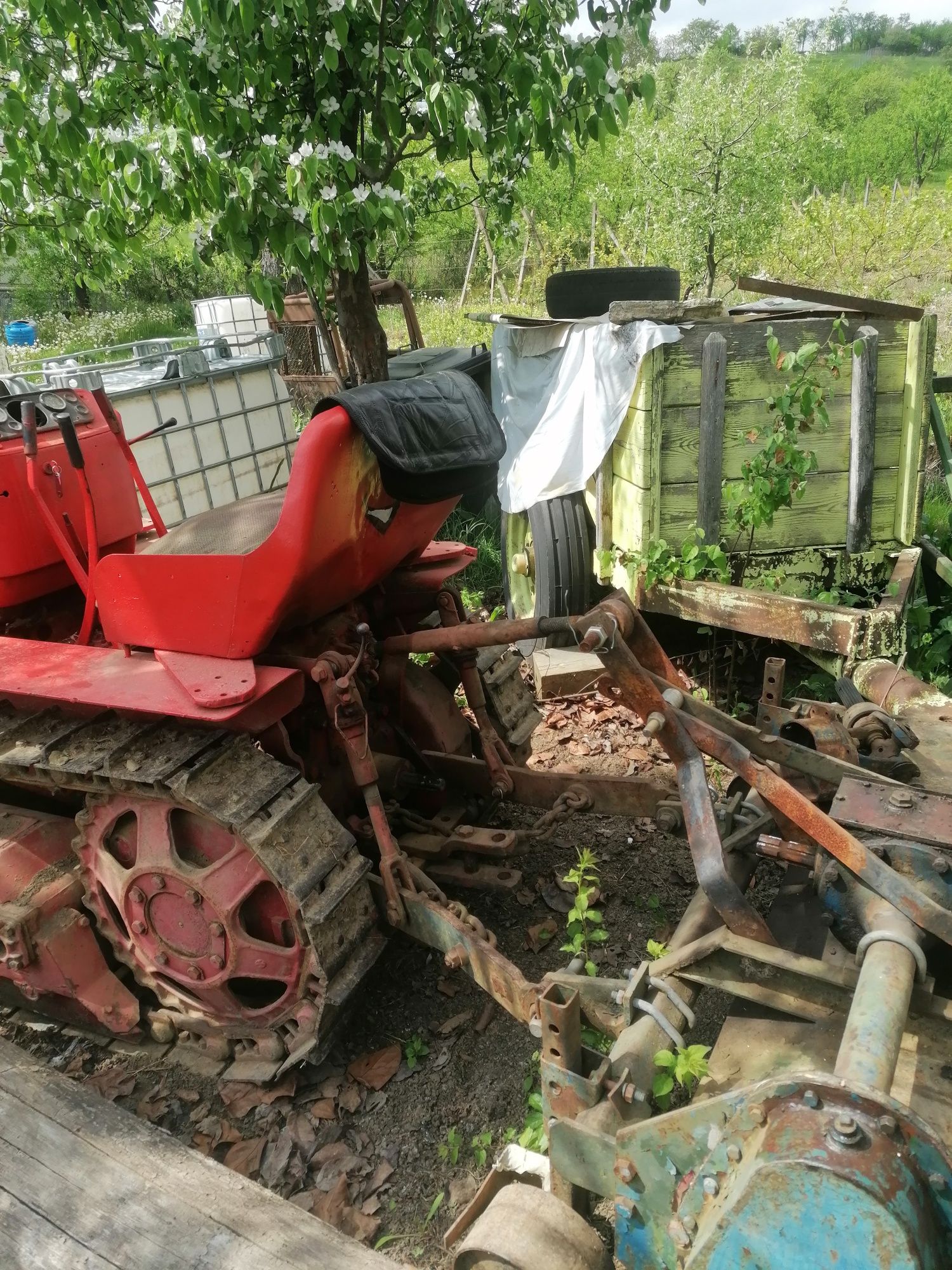 Tractor cu senile viticol Sv 445