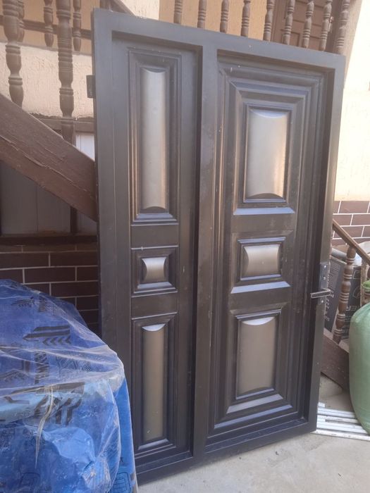 Дарвоза сотилади