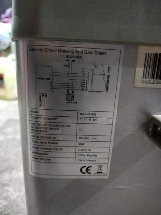 Холодиник 12,24 вольт