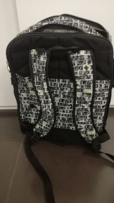 Ученическа раница + подарък папка