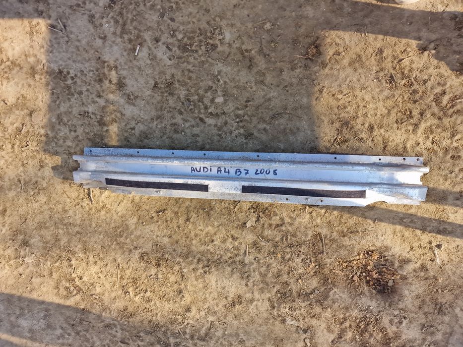 Audi A4 B7 2008 греда задна броня