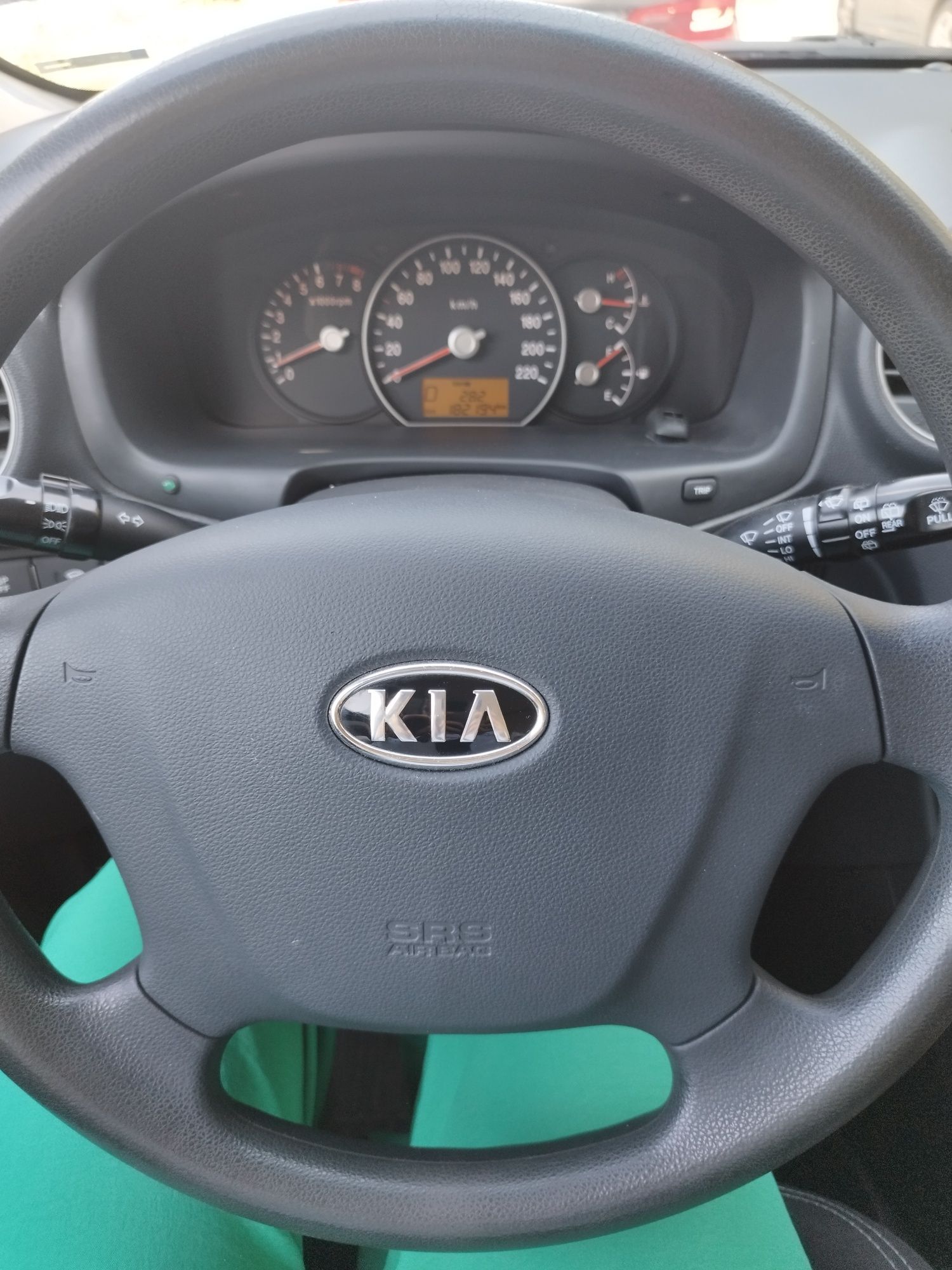 Автомобил KIA Carens 2.0