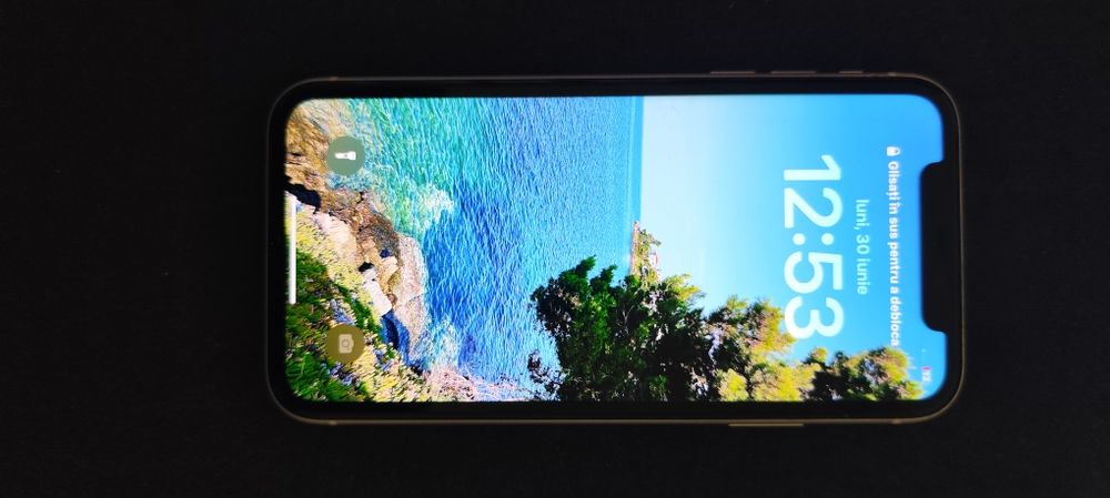 Vând iPhone 11 64 gb