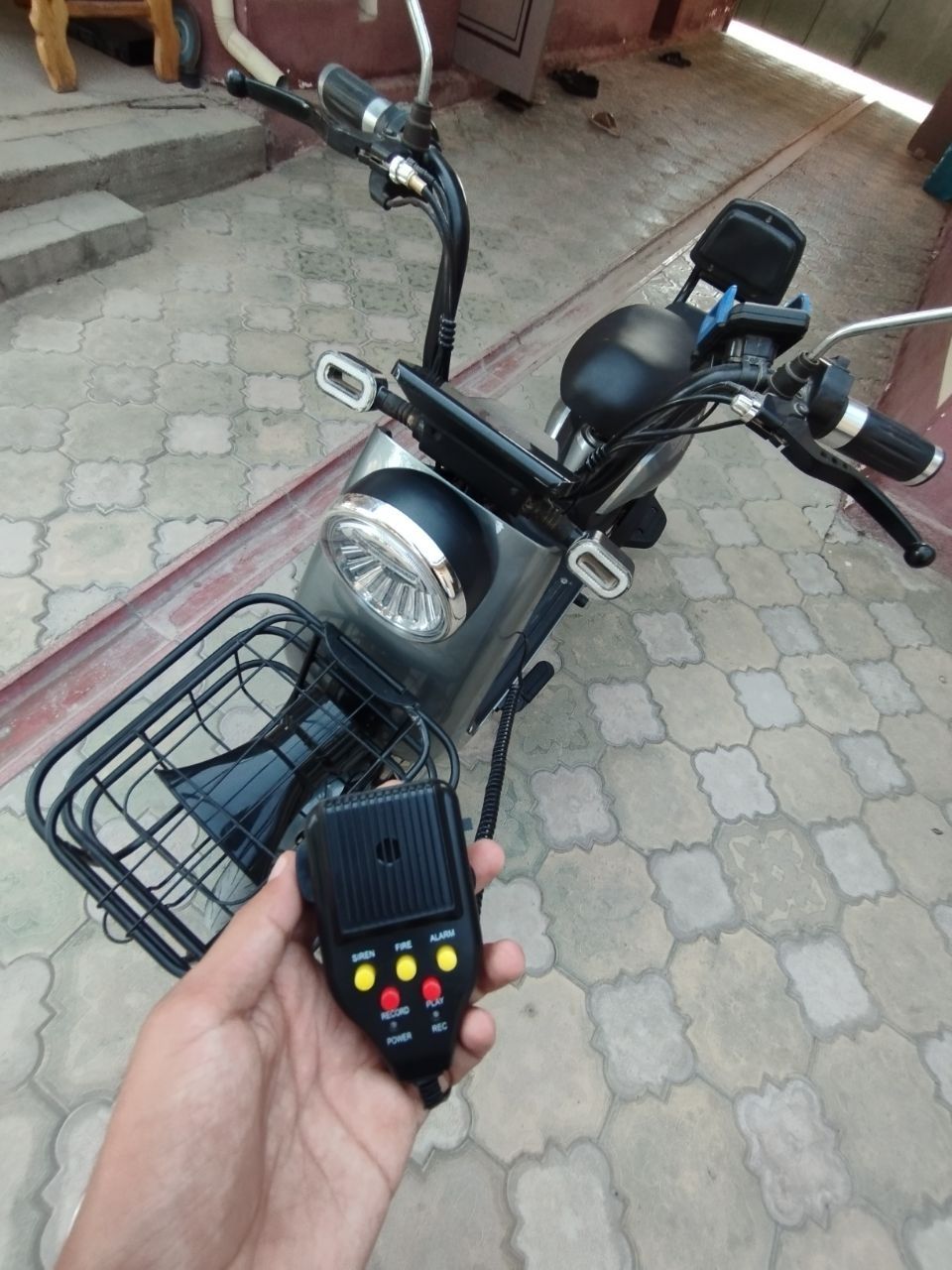 Skuter EXACTLY new sotiladi
