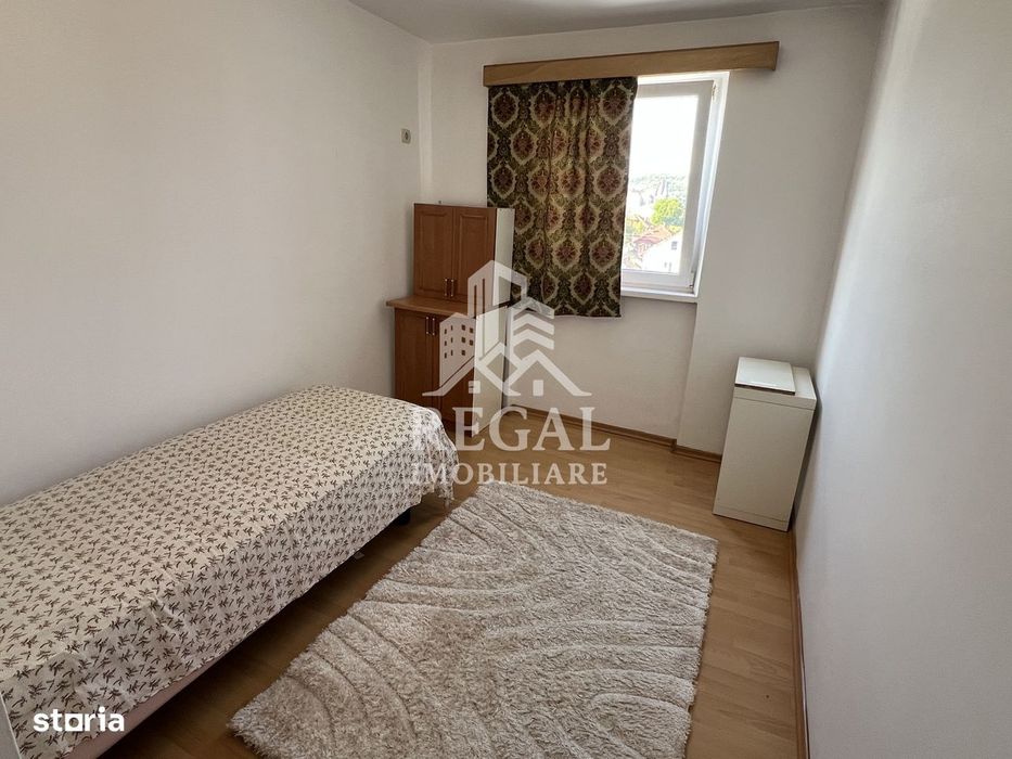 Cameră de cămin cu baie proprie și vedere spre Castelul Corvinilor