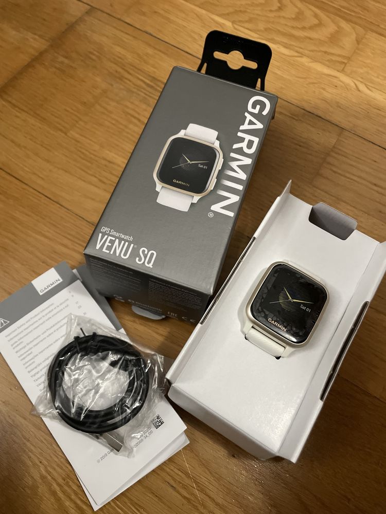 Ceas smartwatch Garmin Venu Sq, White/Light Gold