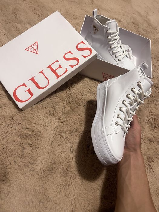 Adidasi Guess noi cu eticheta