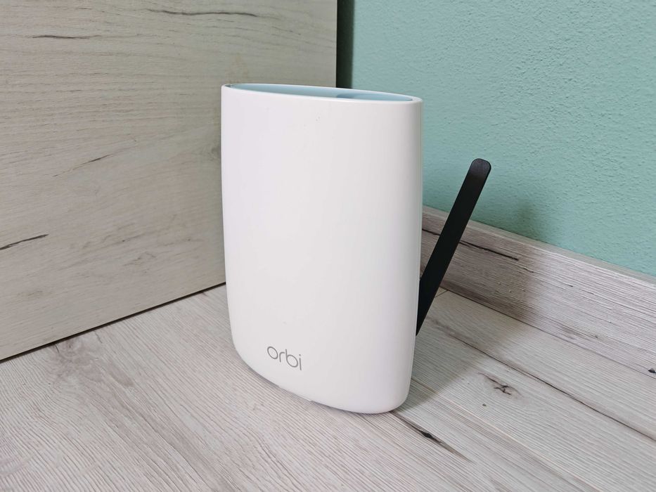 Router wireless Netgear Orbi LBR20 AC2200 LTE