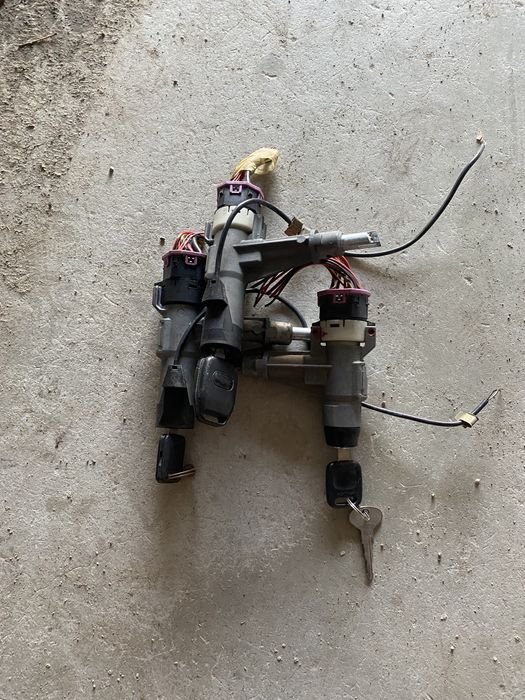 Ауди 100 А6 С4 Кузов замок зажигания Механика.