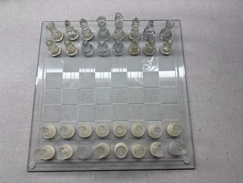 Стъклен шах за подарък