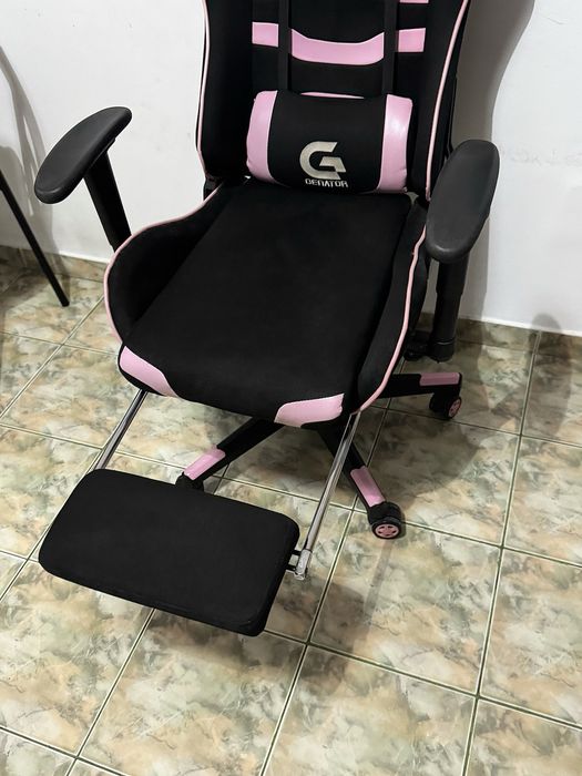 Scaun gaming roz-negru Generator V2