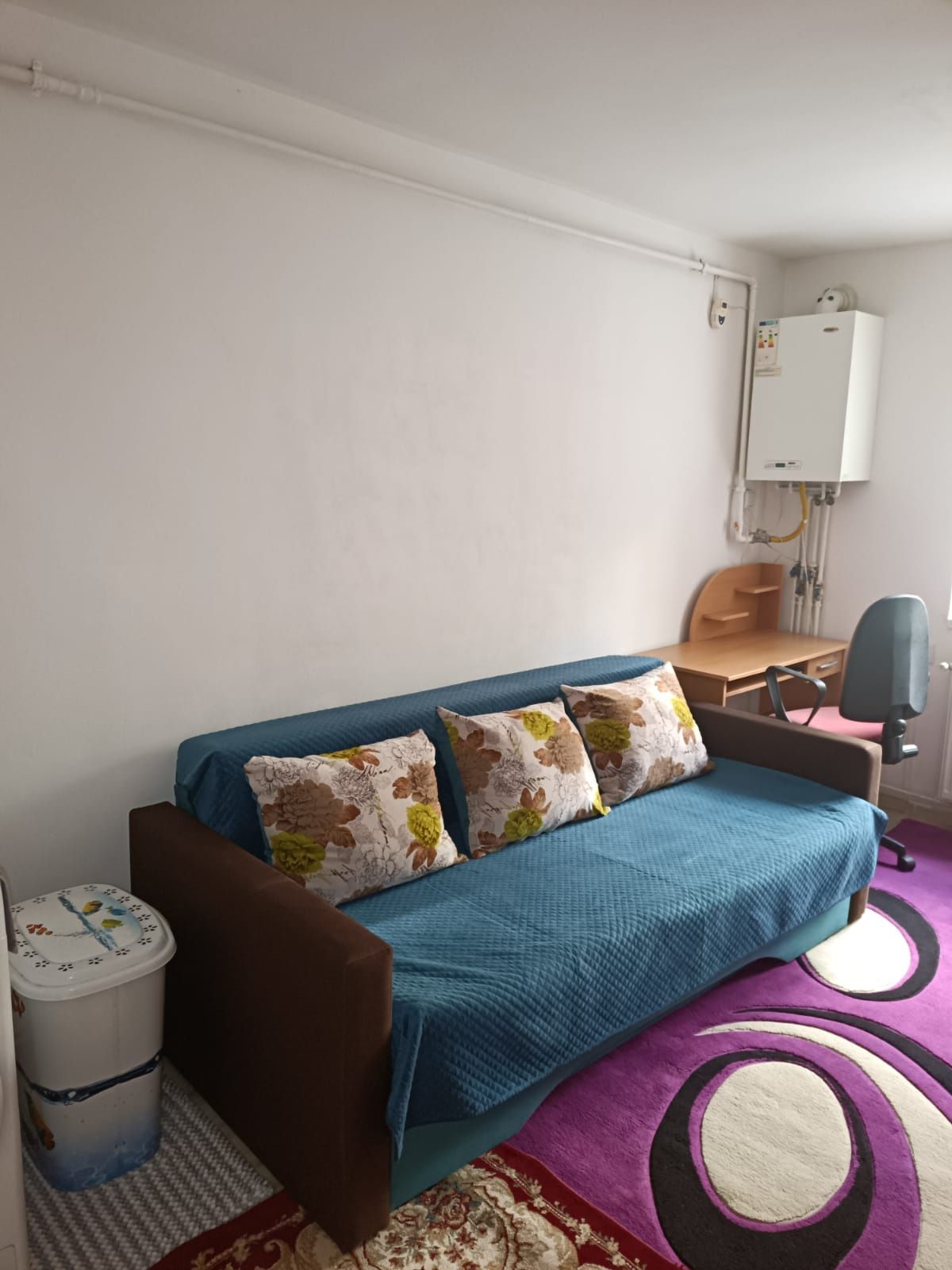 Închiriez cameră de 24 m²
