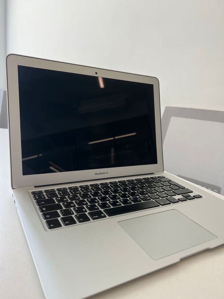 MacBook Air (13-inch, 2017)