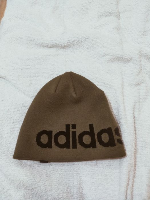 Шапка Адидас оливкого цвета