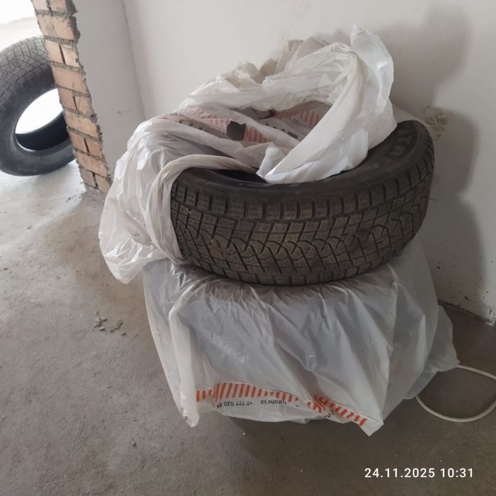 Комплект зимних шин