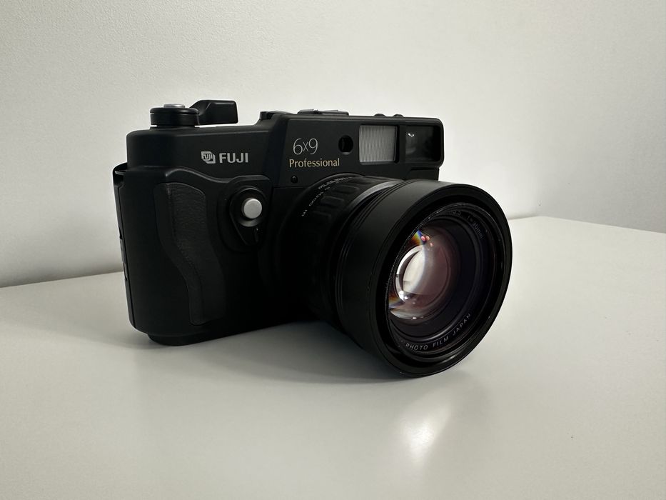 Aparat foto format mediu pe film Fuji GW690III