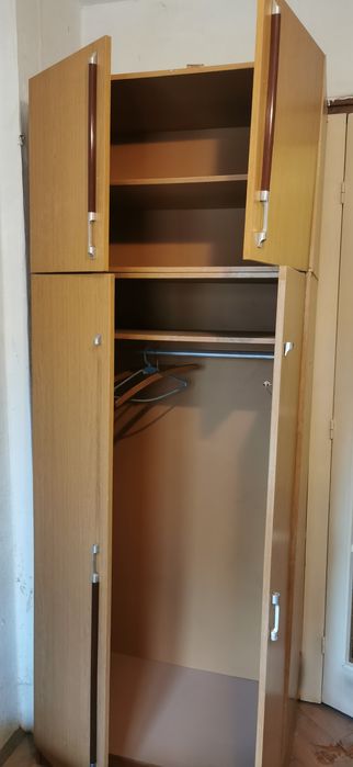 ПОДАРЯВАМ Секция с гардероби