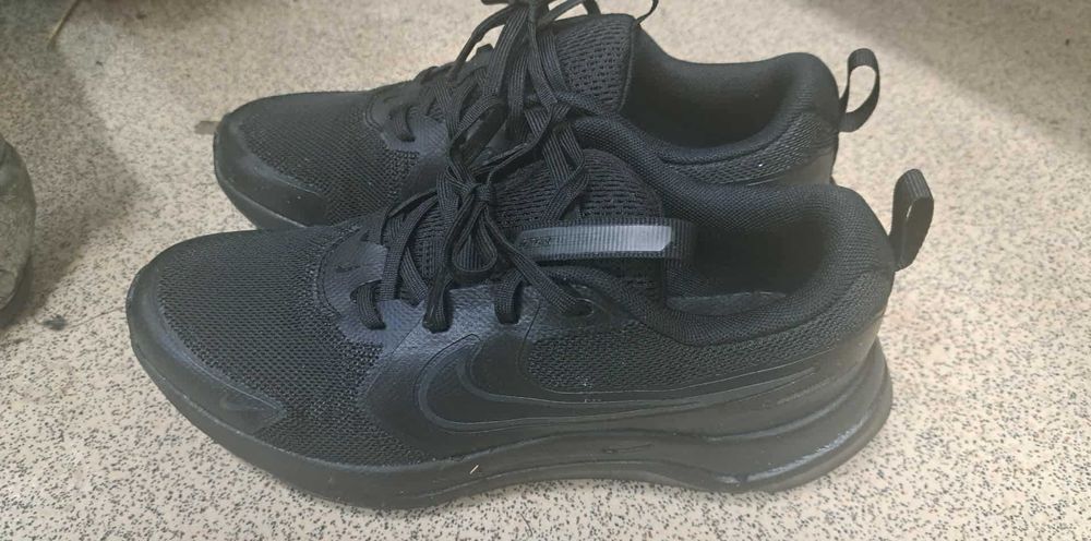 Маратонки Nike номер 38