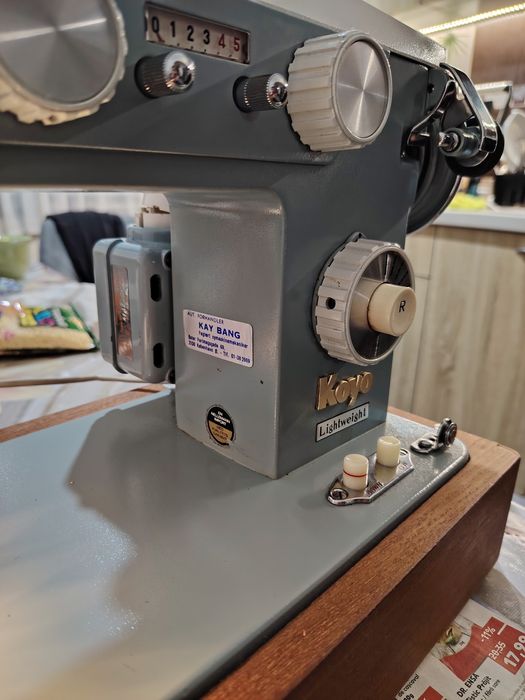 Mașina de cusut Bernina 931 și Sincer