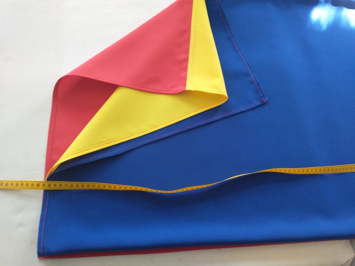 Steag tricolor foarte rezistent,cusut cu 3 rânduri de ață sintetică