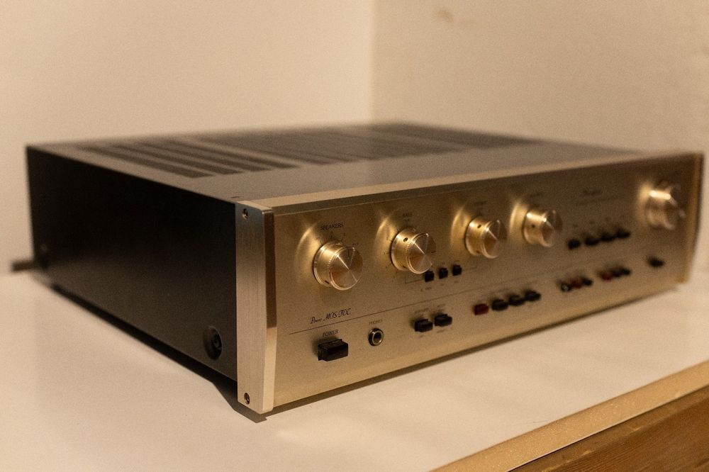 Accuphase E-204 – amplificator integrat vintage de referință