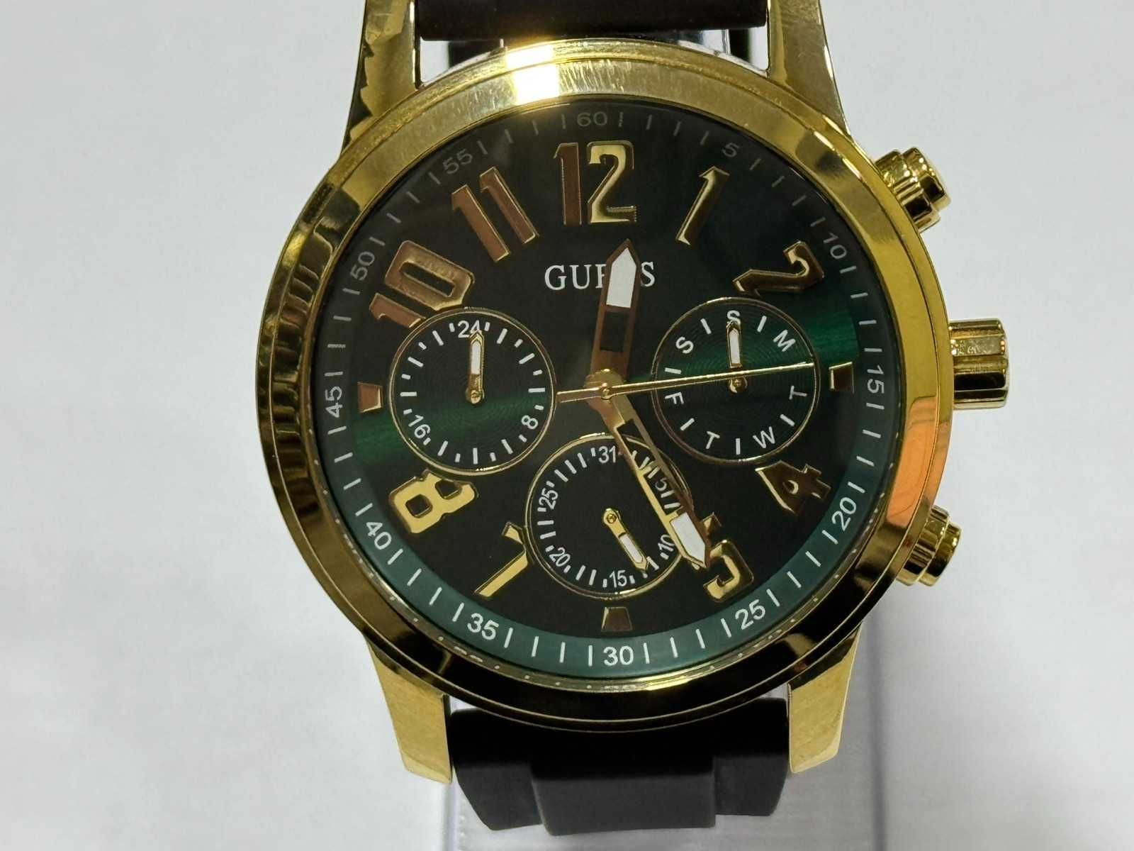 Часовник Guess GW0708G2