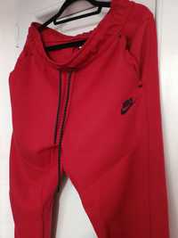Pantaloni Nike L