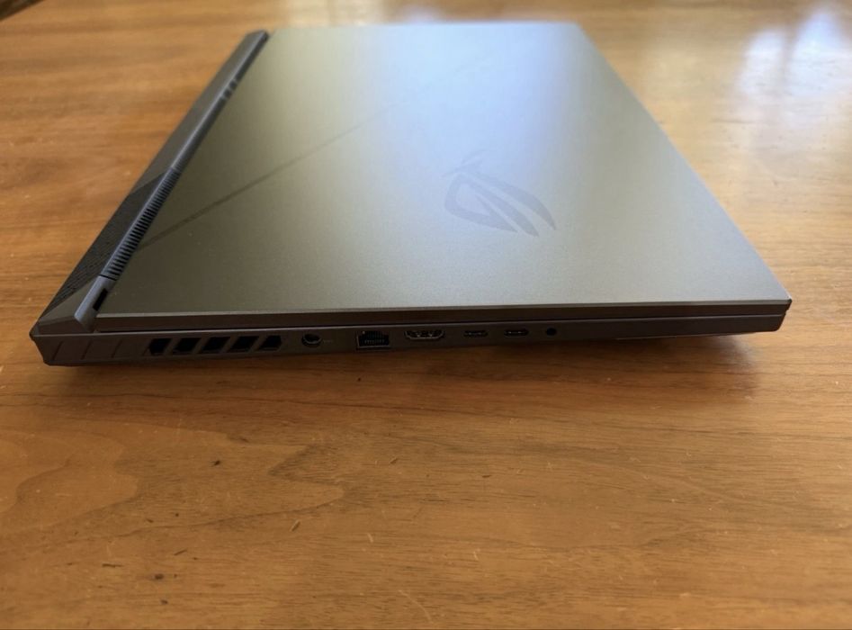 ASUS ROG Strix G18 G814 18” i9-14900HX 2.2GHz RTX4080 32GB RAM 240Hz