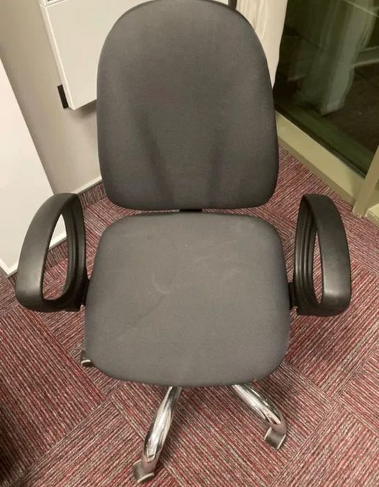 Офис стол посетителски