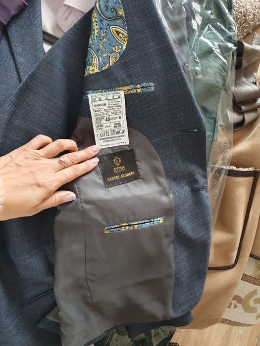 Костюм тройка современный