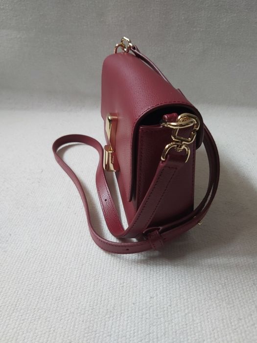 Най-добрите цени за годината!Furla Iride чанта