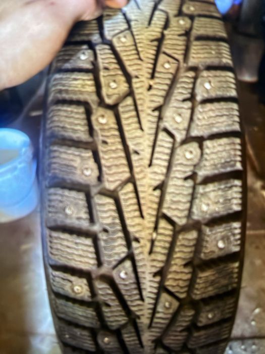 Резина зимняя шипованная